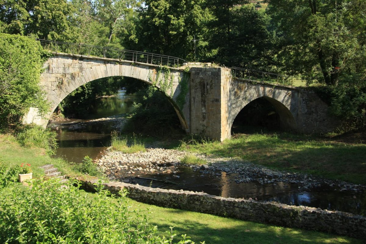 Saint-Germain-Laval, village médiéval remarquable - Roannais Tourisme