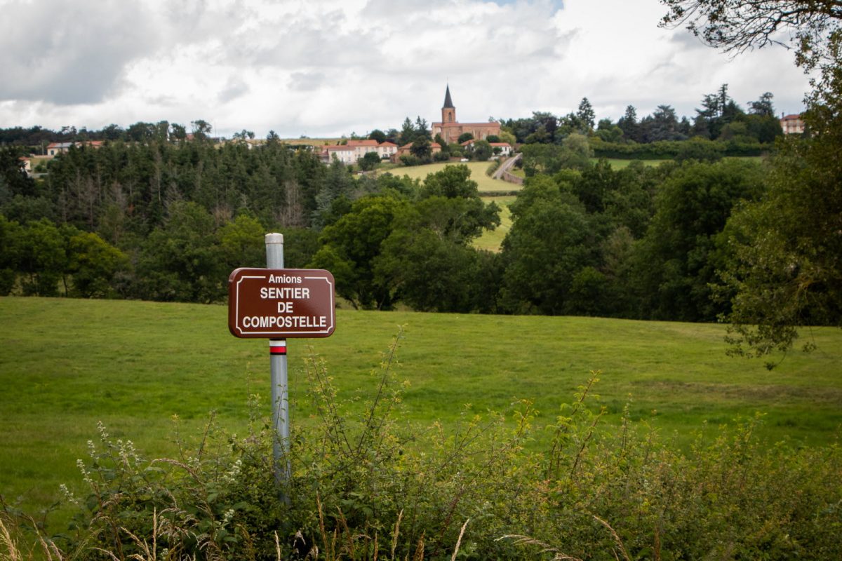 Chemin de Saint-Jacques-de-Compostelle, Les étapes dans le Roannais