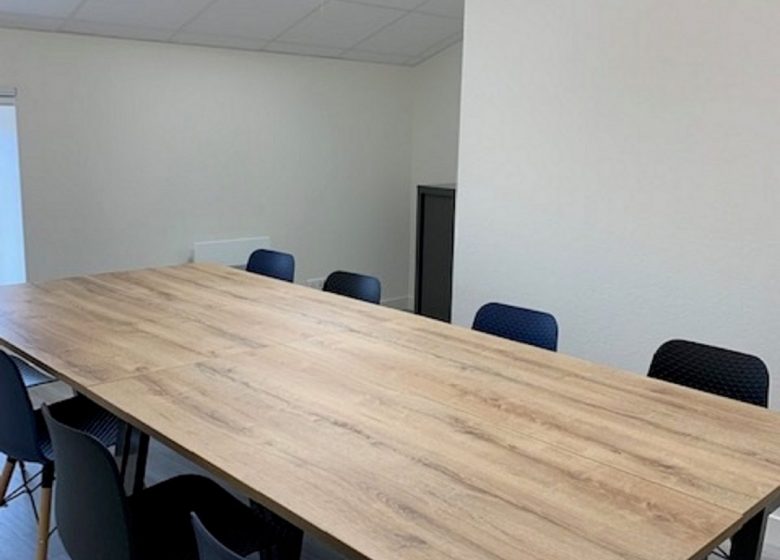 Urféco location d’espace de travail Coworking et d’une salle de réunion 8 personnes et une salle de réunion 16 personnes