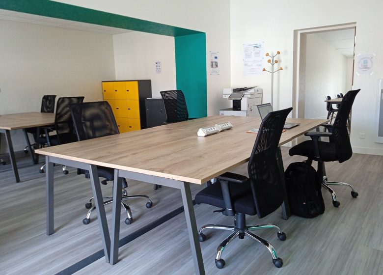 Urféco location d’espace de travail Coworking et d’une salle de réunion 8 personnes et une salle de réunion 16 personnes