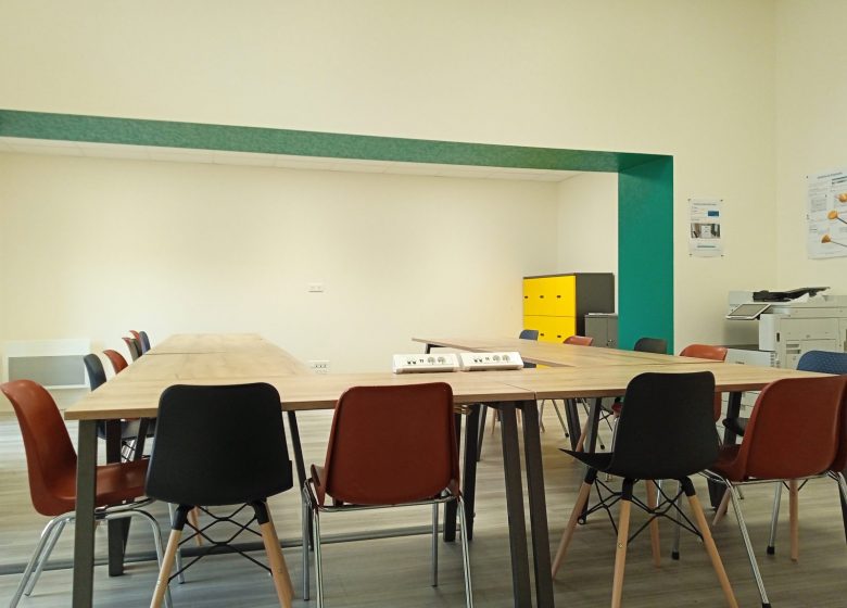 Urféco location d’espace de travail Coworking et d’une salle de réunion 8 personnes et une salle de réunion 16 personnes