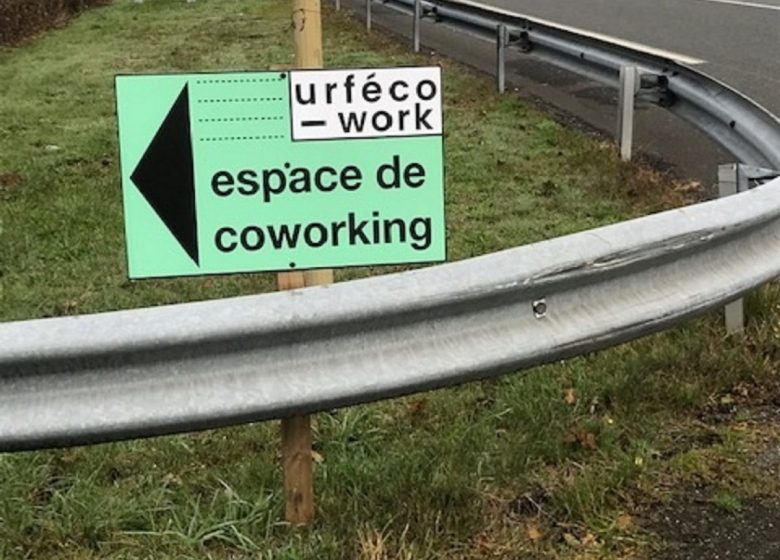 Urféco location d’espace de travail Coworking et d’une salle de réunion 8 personnes et une salle de réunion 16 personnes